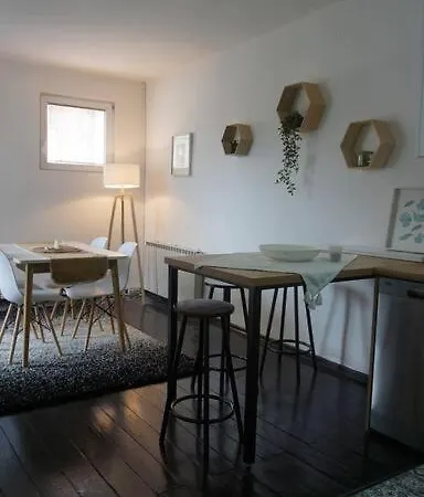 Διαμέρισμα Cosy In The Heart Of